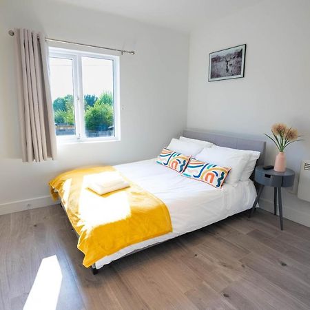 No 02 Studio Flat Available Near Aylesbury Town Station Exterior foto